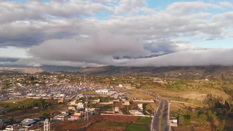 ciudad de ambato ubicada en el valle central andino de ecuador