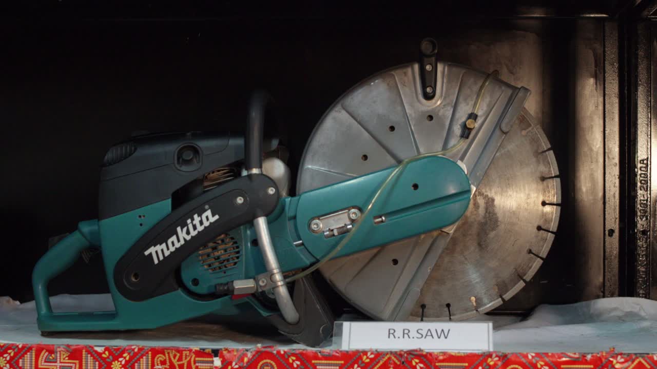 다양한 재난 상황에서 전기 콘크리트  기계.