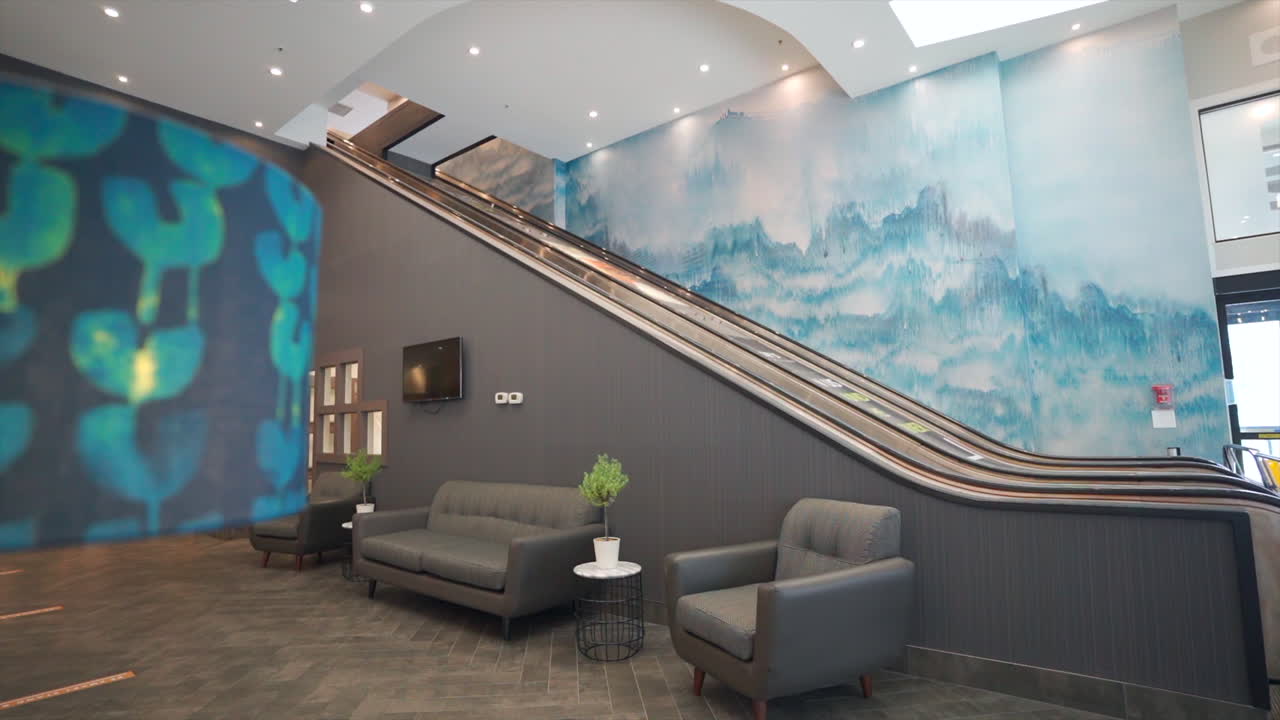 ingrese al gran lobby de nuestro hotel y sea recibido por un ambiente lujoso y elegante