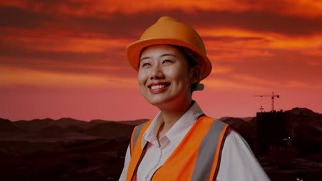 ingeniera mujer al atardecer.