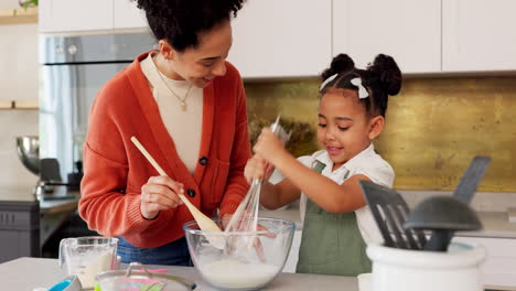 Familie,-Kochen-Und-Kinder-Lernen-Backspaß