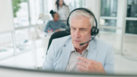 Hablando,-Auriculares-Y-Un-Hombre-En-Un-Centro-De-Llamadas