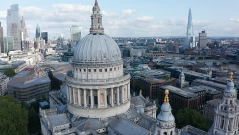 Close-up-of-large-dome-of-church.-Backwards-reveal-of-Saint-Pauls-Cathedral-and-surrounding-buildings.-Group-of-modern-skyscrapers-in-background.-London,-UK