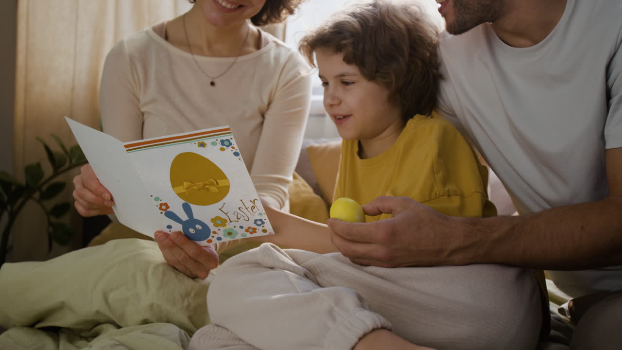 familia celebrando la pascua