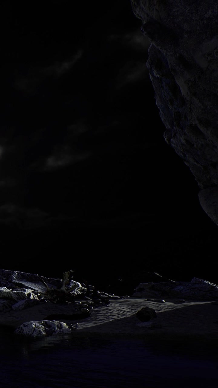Scena notturna su una costa rocciosa con cielo scuro e riflessi sull'acqua