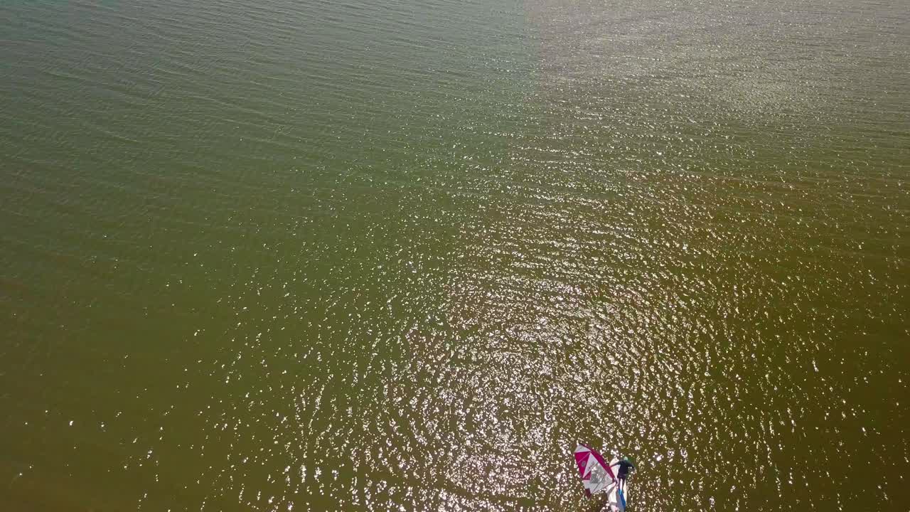 윈드서핑 훈련의 공중 촬영