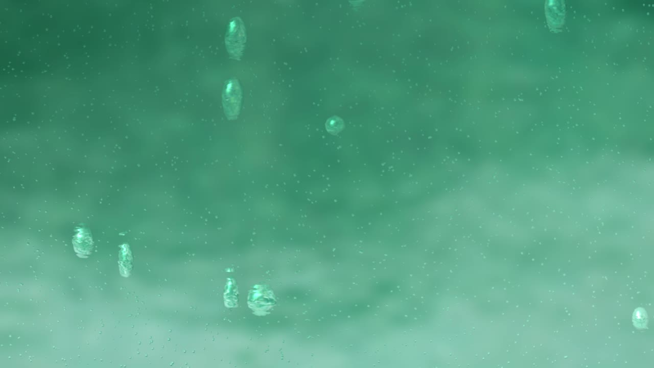 gota de lluvia en las ventanas, desenfoque el fondo de la luz de la calle por la noche