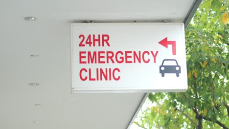 24 hour emergency clinic sign