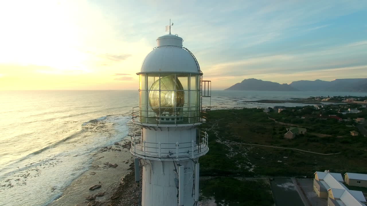 어 ⁇ 을 밝히고