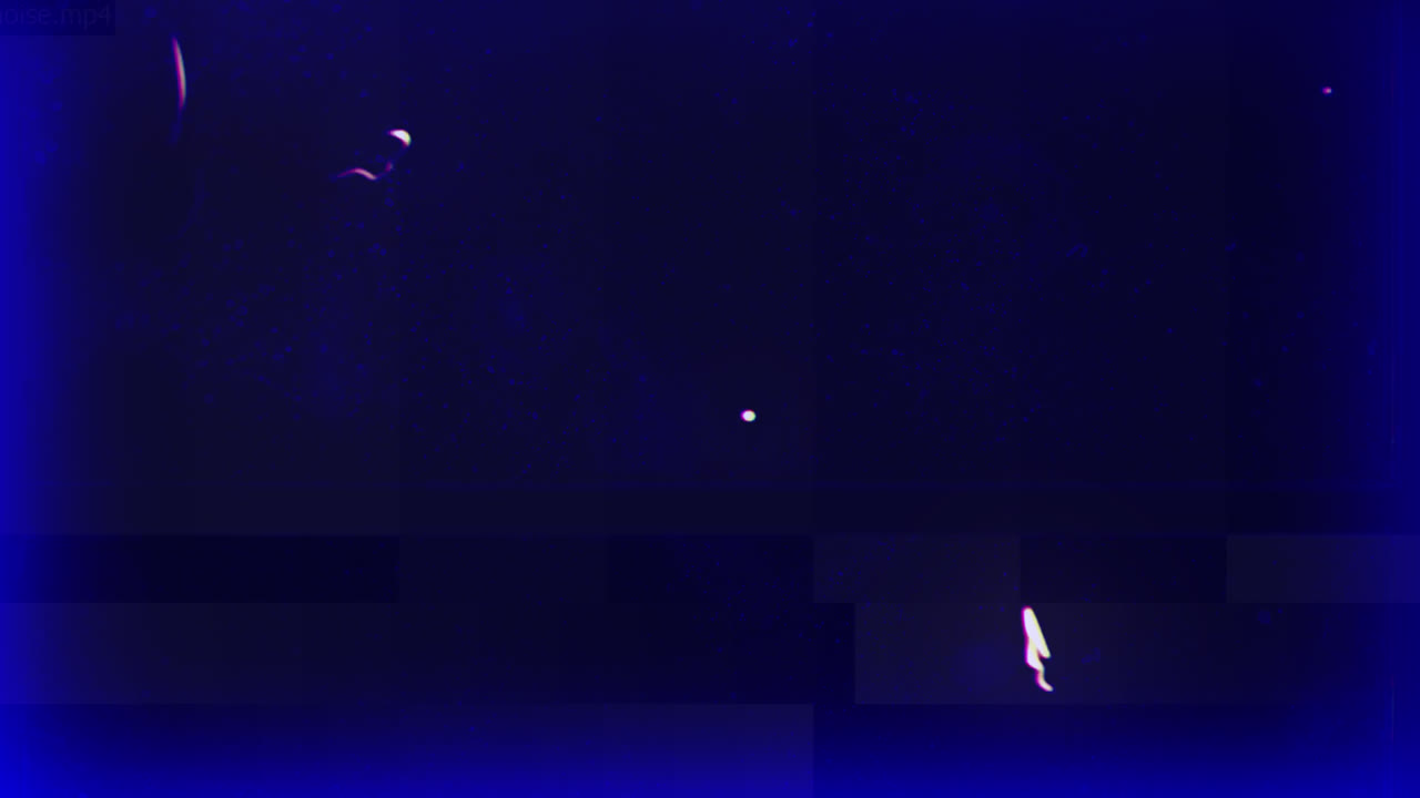 анимация темных пятен и светлых царапин, движущихся на синей проецируемой пленке