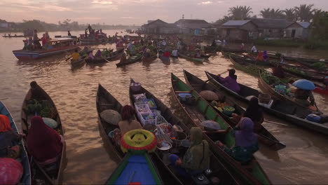 Schwimmender-Markt-In-Banjarmasin-Indonesien