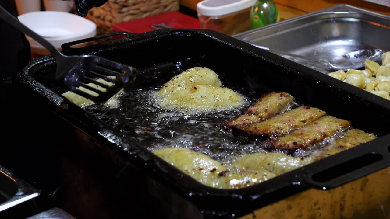 길거리 음식, 폴란드 음식, 카르타체, 뜨거운 기름에 긴 감자 바브카