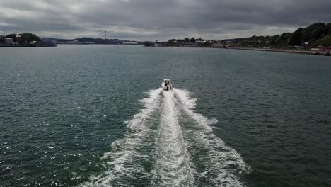 Cobh-Harbour-Luftaufnahme-Des-Bootes