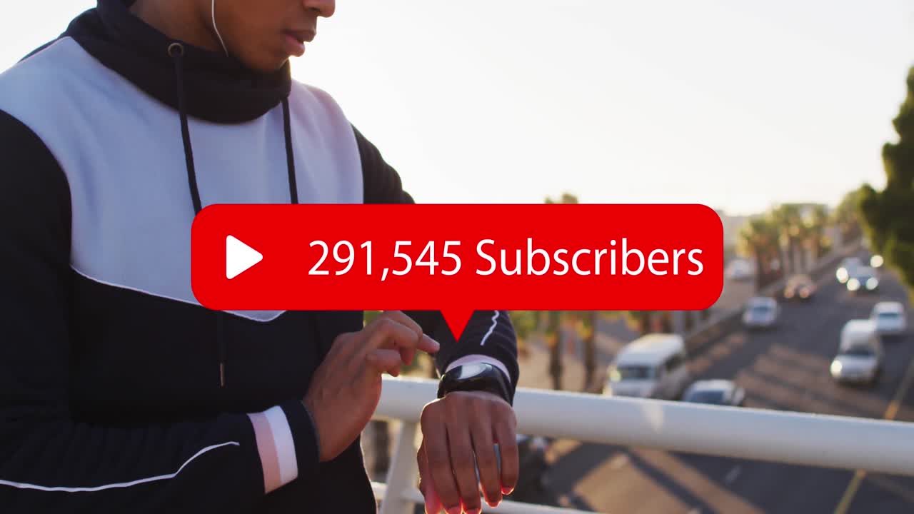 스마트워치를 사용하는 아프리카계 미국인 남성에 대한 미디어 아이콘의 애니메이션.