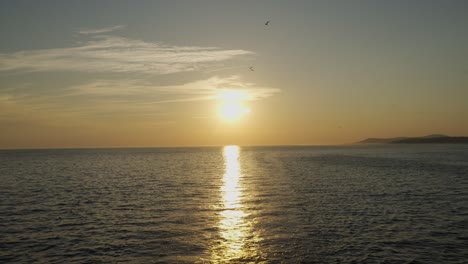 impresionante puesta de sol sobre el océano