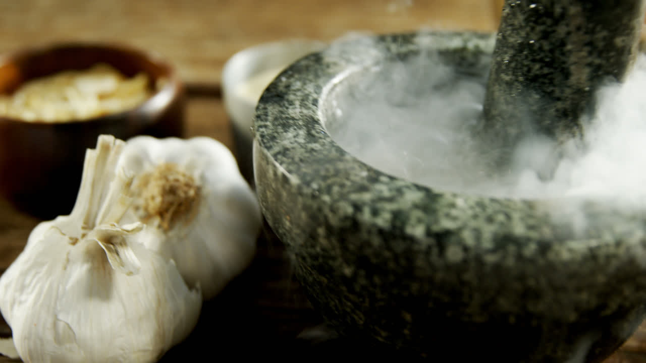 모터와 피스텔의 연기 4k