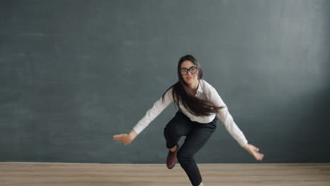 woman dancing