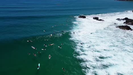 4k drone video of surfers in action at the iconic surf spot the pass australia