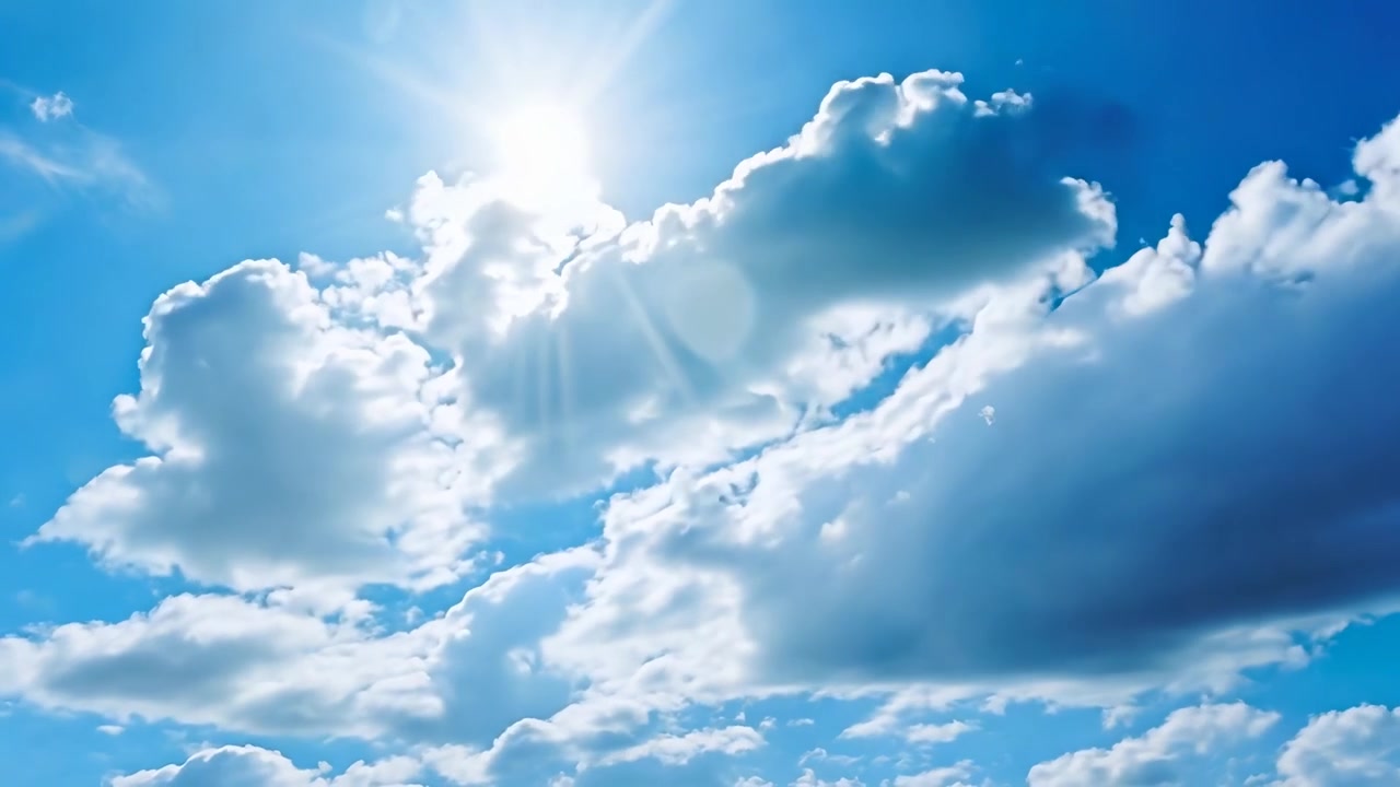 Time-lapse del sole che splende attraverso nuvole bianche nel cielo blu