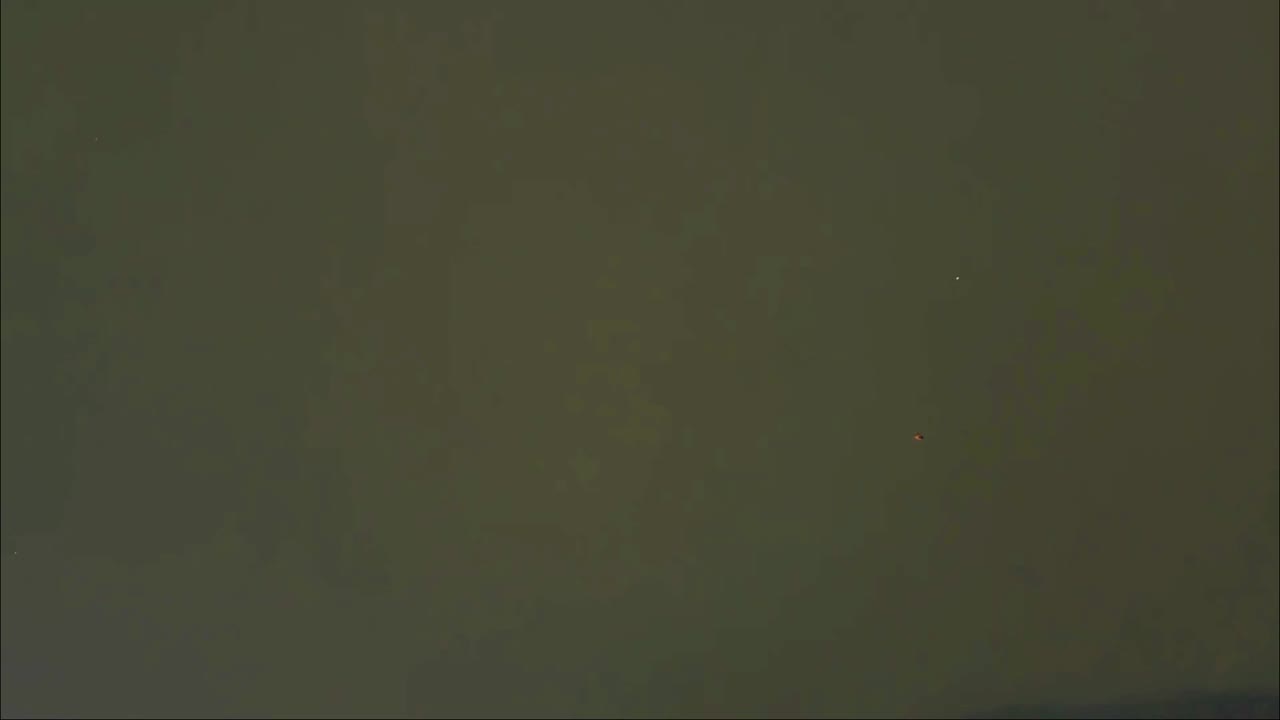 멕시코의 연못 도시 공원 건설의 공중 드론 평면도, 4k 비디오