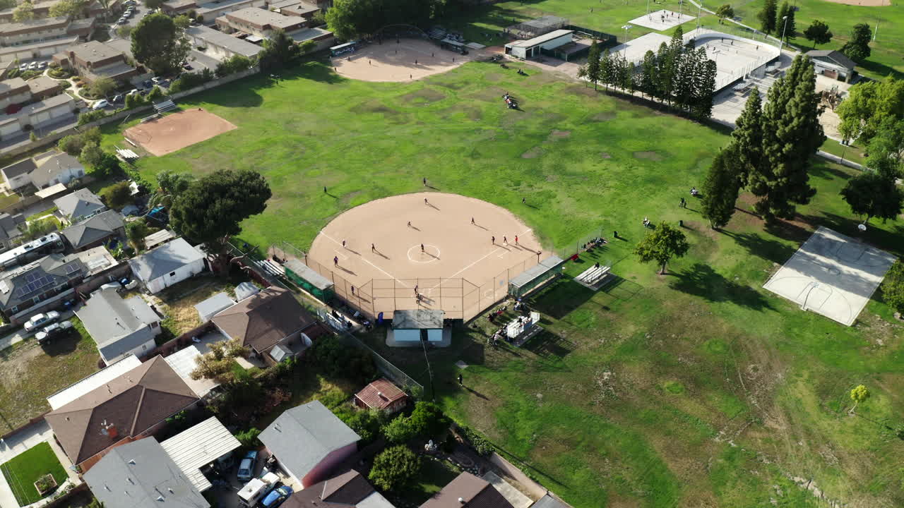 캘리포니아 사이프러스에 있는 공원의 무인 항공기 보기
