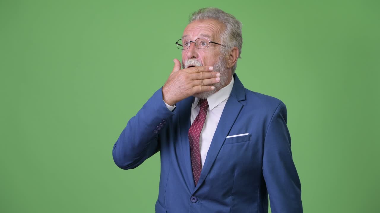 초록색 배경 에 있는 잘생긴 수염 이 있는 상인