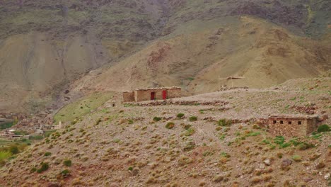 Traditional-abandoned-mud-building-in-High-Atlas-mountains,-Morocco