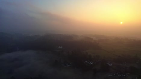 Thick-morning-mist-over-the-Cumbrian,-Lake-District-town-of-Bowness-on-Windermere