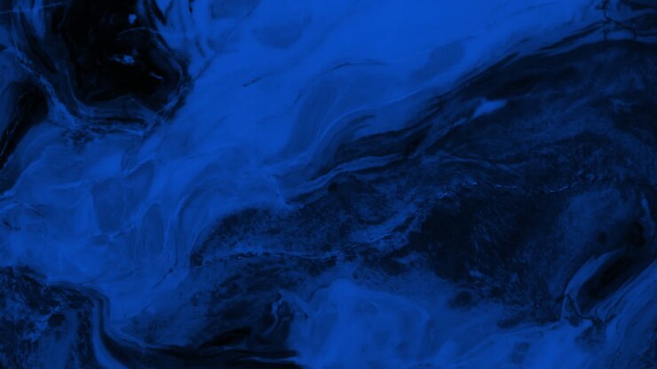 Animazione del testo 'maxi saldi' su macchie viola e rosse, su sfondo vorticoso blu e nero.