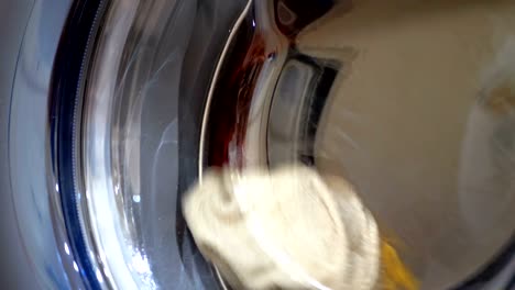 the drum of the washing machine rotates with clothes