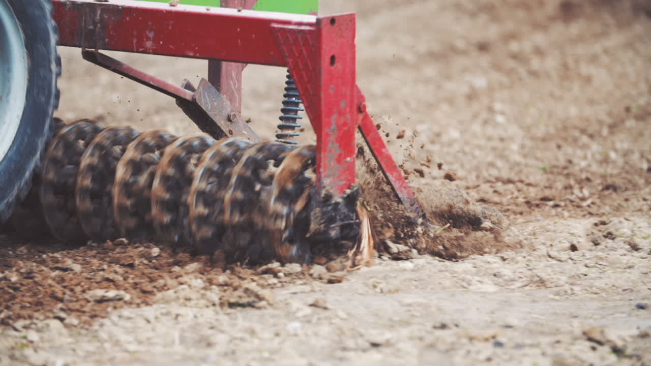 트랙터 경작지(슬로우 업 촬영 농업 배경)