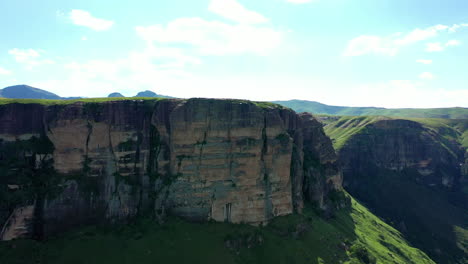 hay esperanza en las montañas.