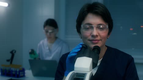 female scientists in a laboratory