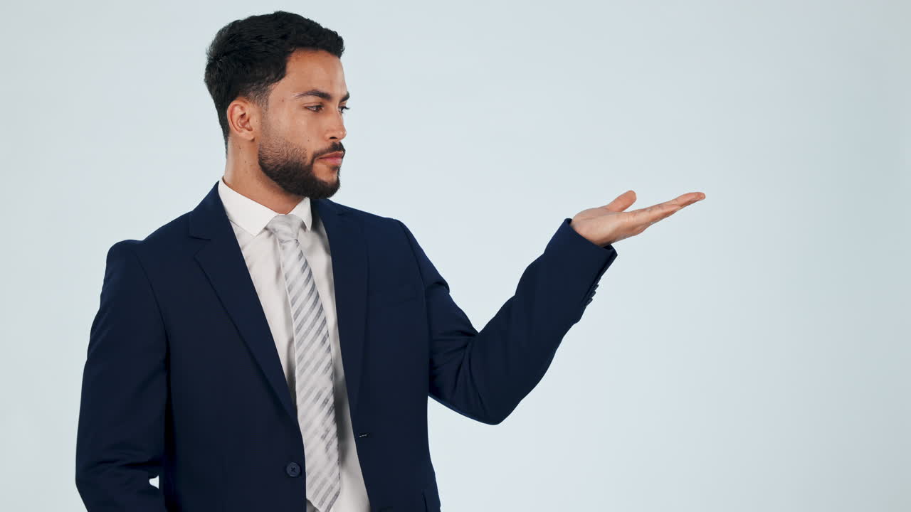 cara, hombre de negocios y presentación del espacio