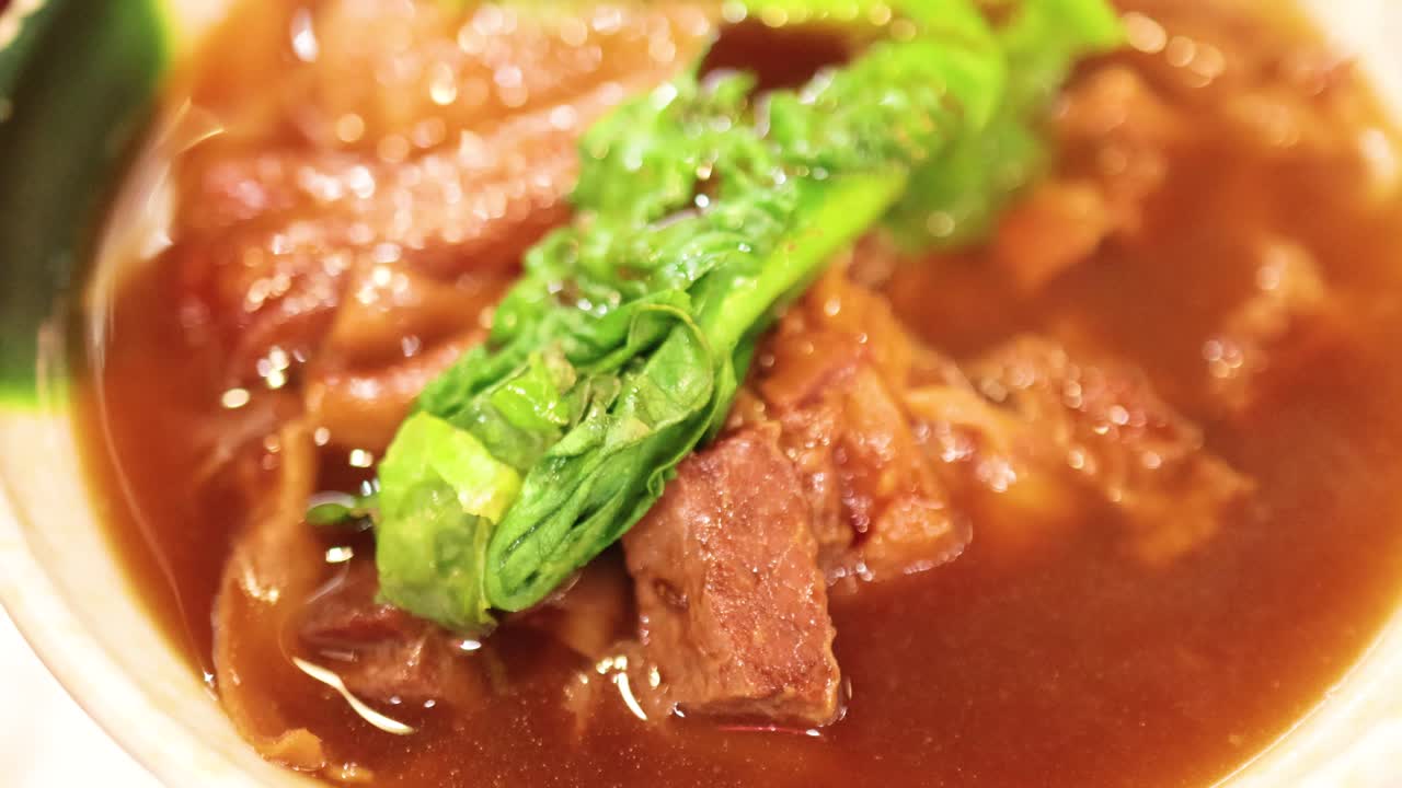 고기 와 초록색 과 함께 맛있는 누들