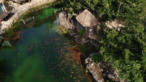 Tiro-De-Inclinación-De-Drones-Del-Complejo-Hotelero-Zamna,-México