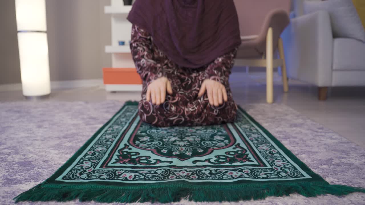 히자브를 입은 무슬림 여성.