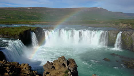 La-Cascada-Godafoss-En-El-Norte-De-Islandia.