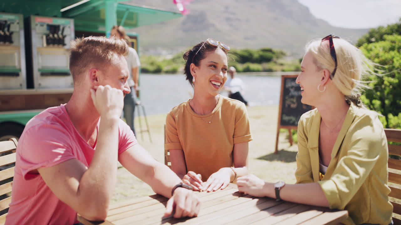 We simply can't say no to a date on the promenade