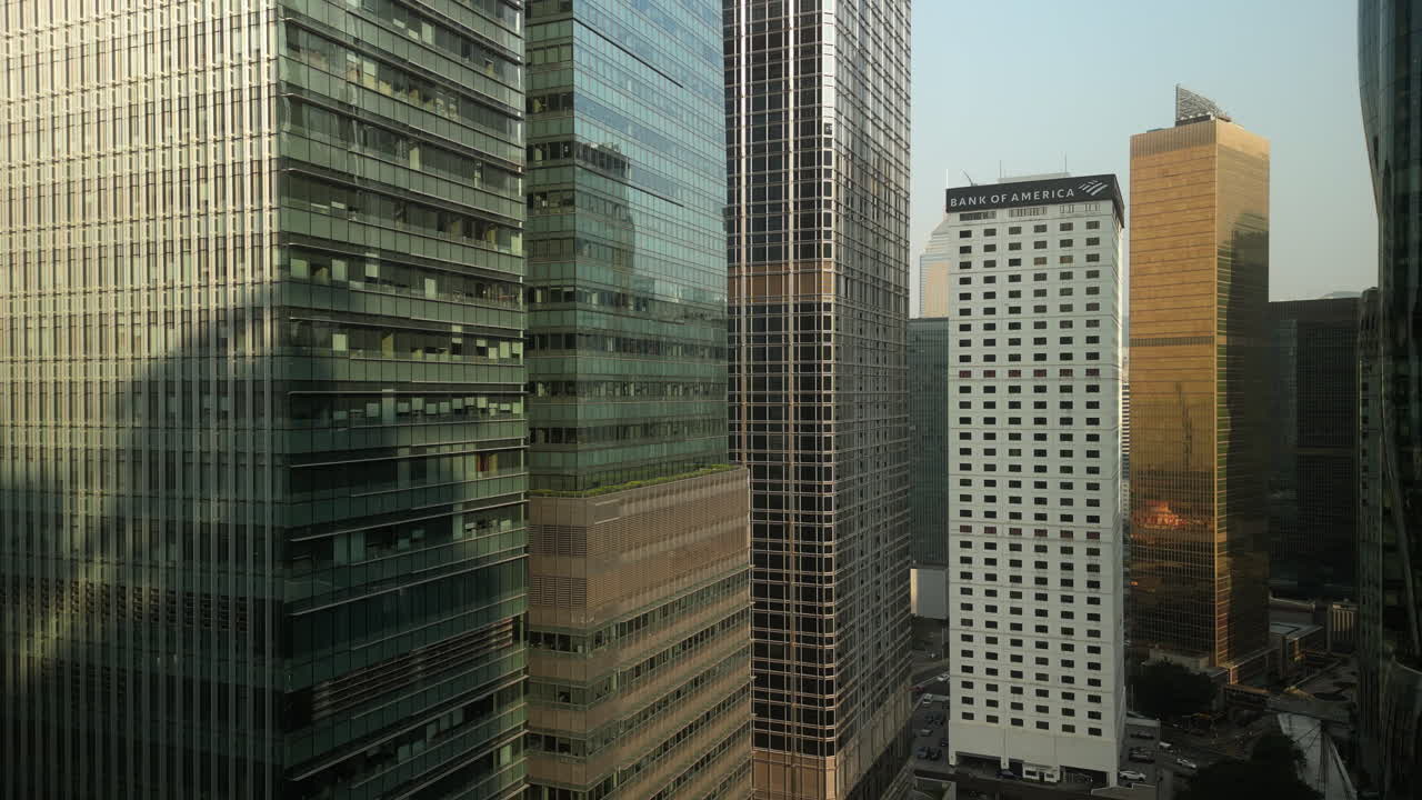 Vista en ángulo elevado de rascacielos modernos en un distrito financiero