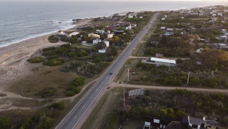 高速公路長途駕駛在普萊亞·埃爾·肖羅海灘烏拉圭空中