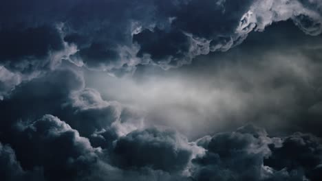 oscuras nubes cumulonimbus y tormentas eléctricas acompañadas