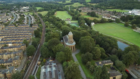 Gründungsfoto-Rund-Um-Die-Reformierte-Kirche-Und-Reihenhäuser-Von-Saltaire-United