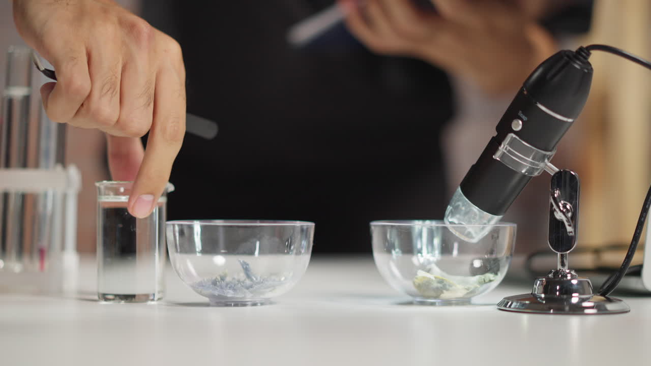 조수 는 실험 을 위한 장비 와 재료 를 준비 한다