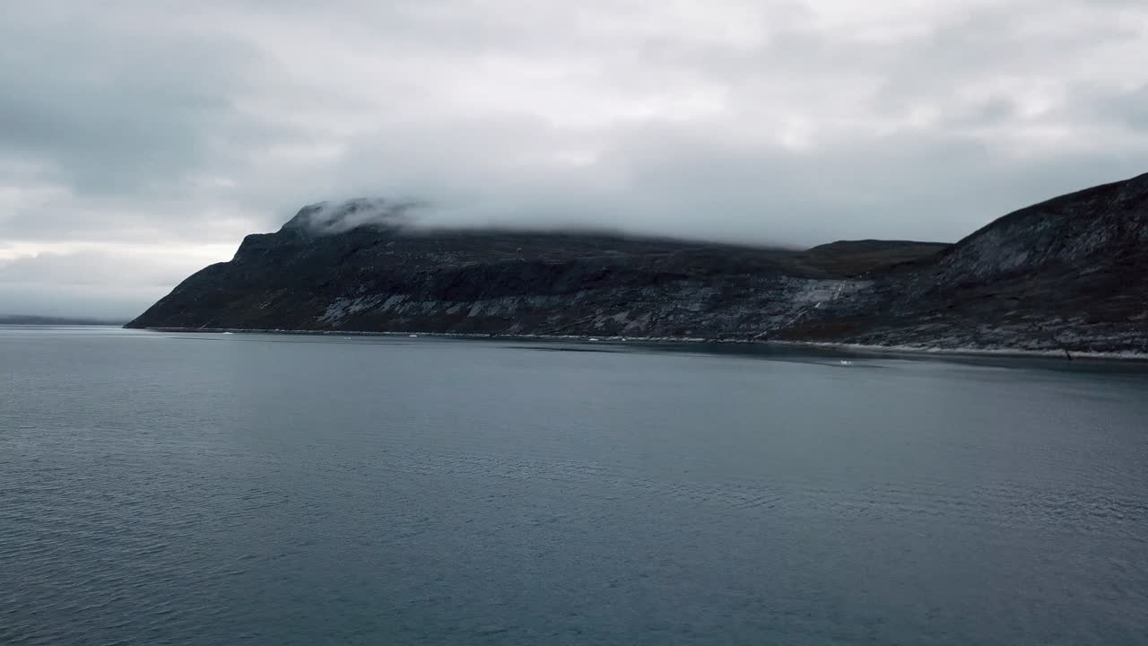 거대한 만년설, 그린란드에 의한 얼음물의 항공