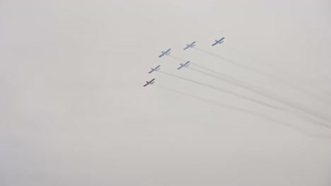 airplanes flying in formation