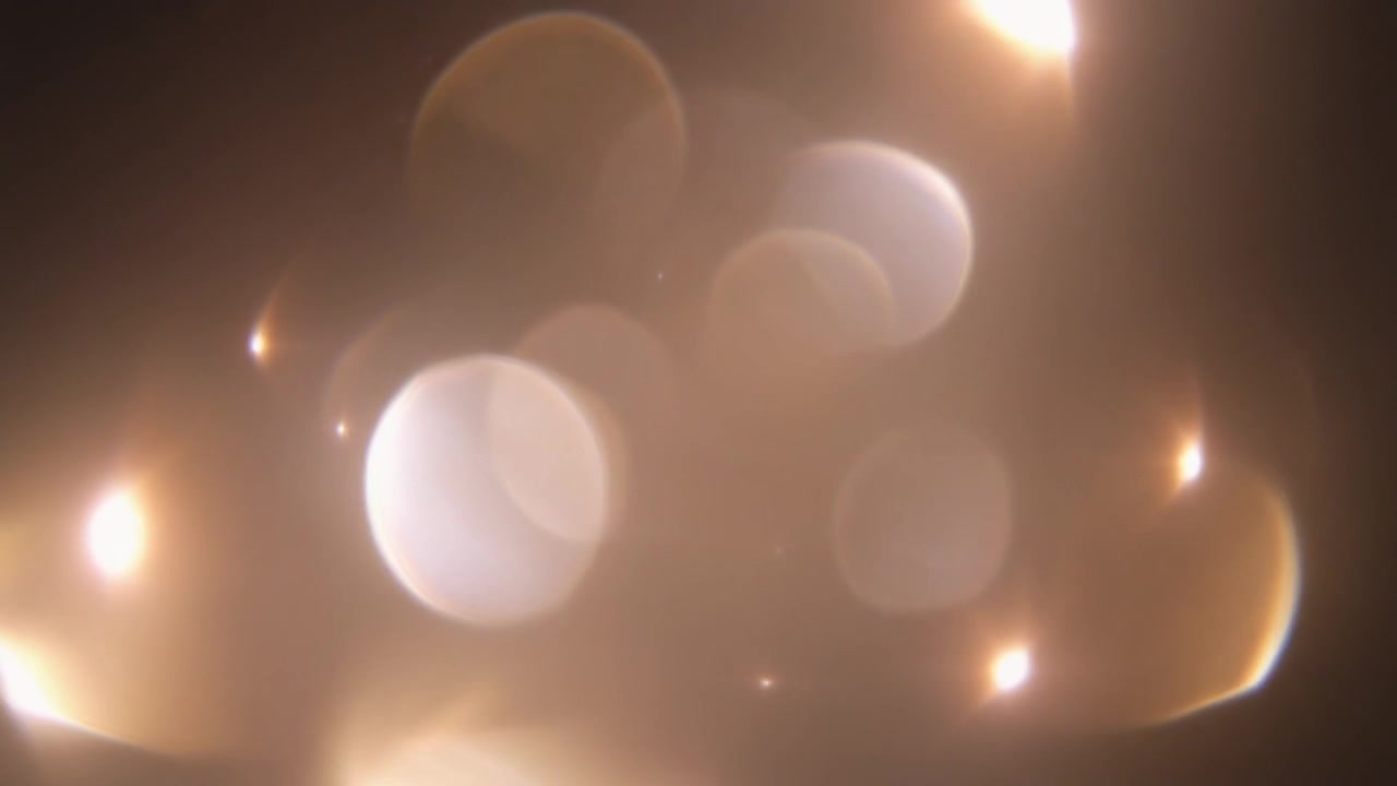 Sfondo astratto con fughe di luce dorate e bokeh