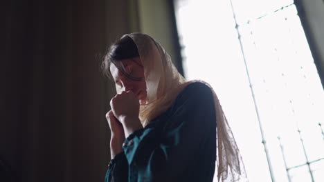 Woman-praying-at-the-church