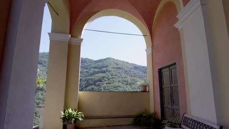 Entrada-Histórica-De-La-Iglesia-En-El-Antiguo-Pueblo-De-Montaña-Prelà-Castello