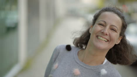 Smiling-middle-aged-brunette-looking-at-camera